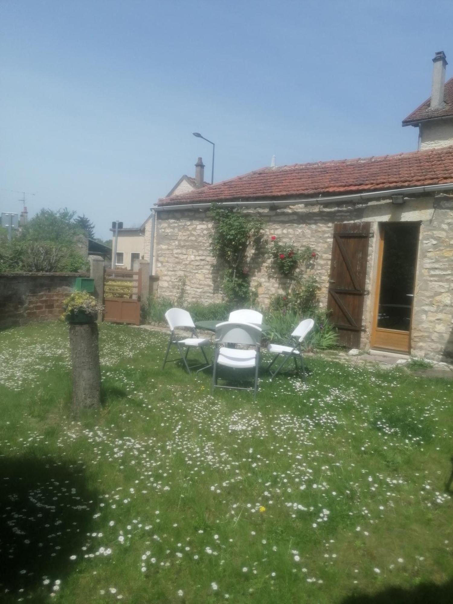Charmante Maison Pres De Vezelay Voutenay-sur-Cure Екстериор снимка